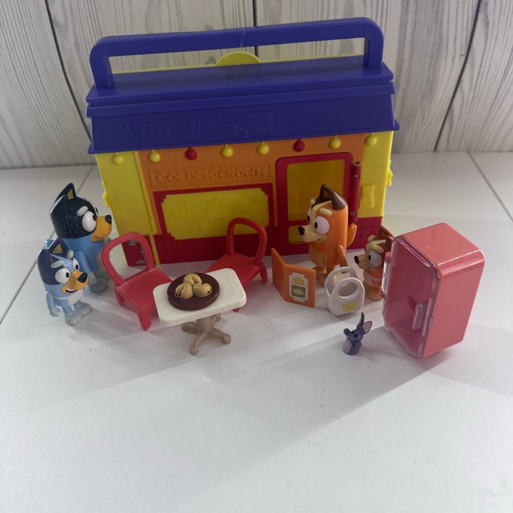 Disney Jr. Bluey Takeaway Playset Golden Crown Restaurant
